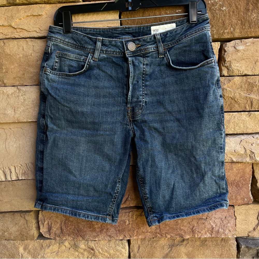 Denim & Co blue denim slim stretch shorts EUC 32